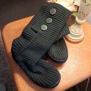 UGG CLASSIC CARDY BLACK KNIT TALL BUTTON BOOTS WOMENS SIZE 7 SWEATER 5819 AUTHEN